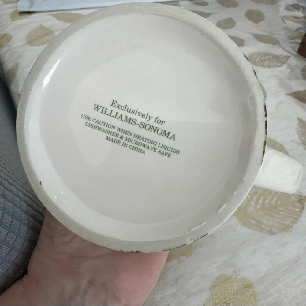 Williams-Sonoma Christmas coffee mugs new without tags 4“ x 3.5“